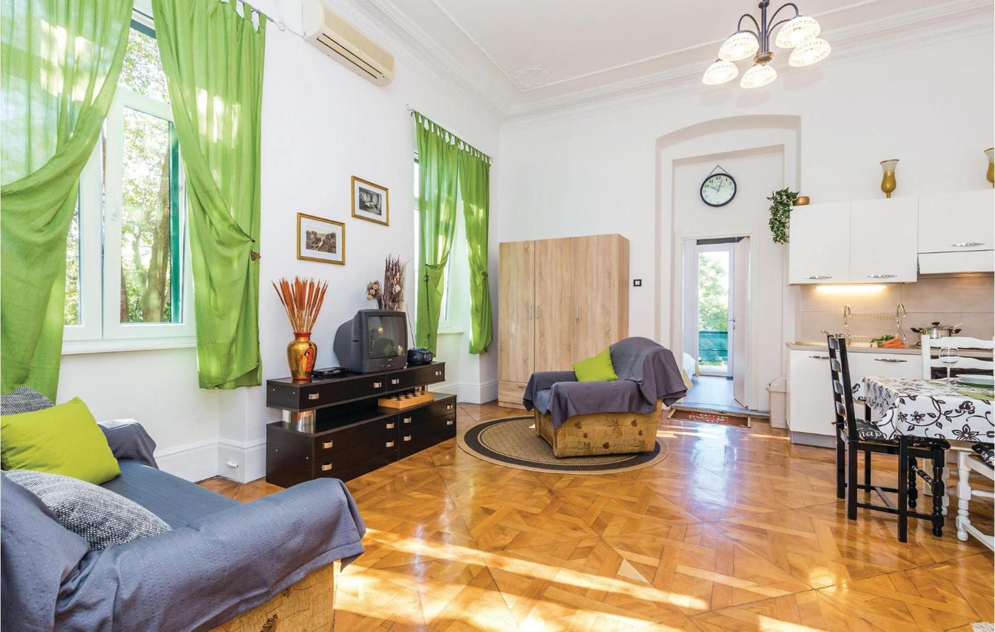 Amazing Apartment In Rijeka With Wifi Exterior foto