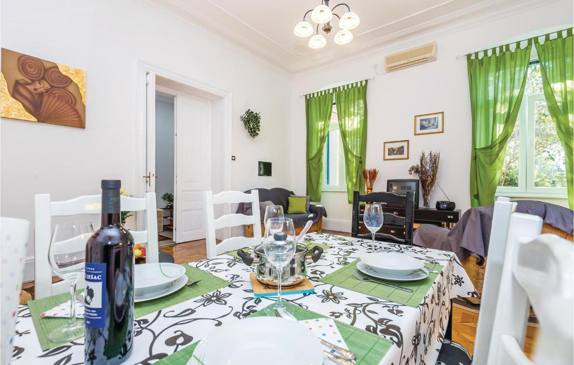 Amazing Apartment In Rijeka With Wifi Exterior foto